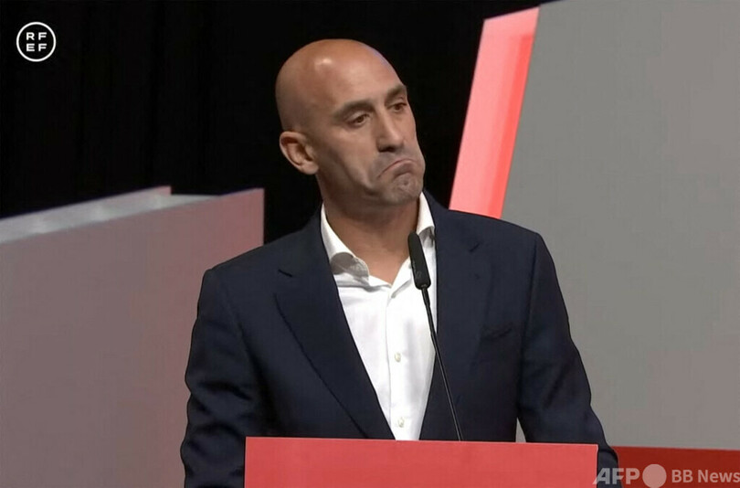 選手にキスのスペイン連盟会長、FIFAが暫定資格停止処分