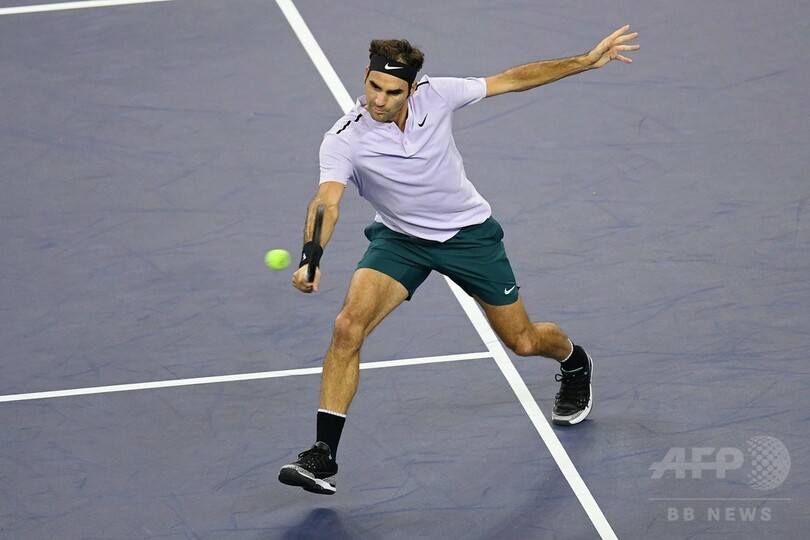 フェデラー、シュワルツマンに苦戦も3回戦へ 上海マスターズ