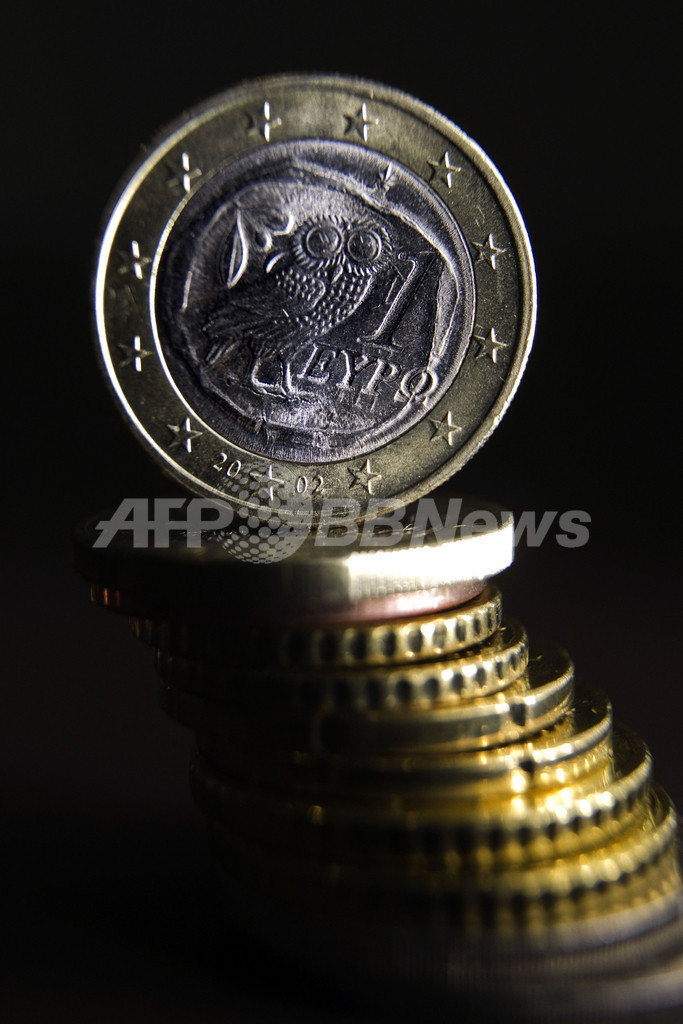 ユーロ一時104円90銭、ギリシャ債務危機で10年ぶり安値