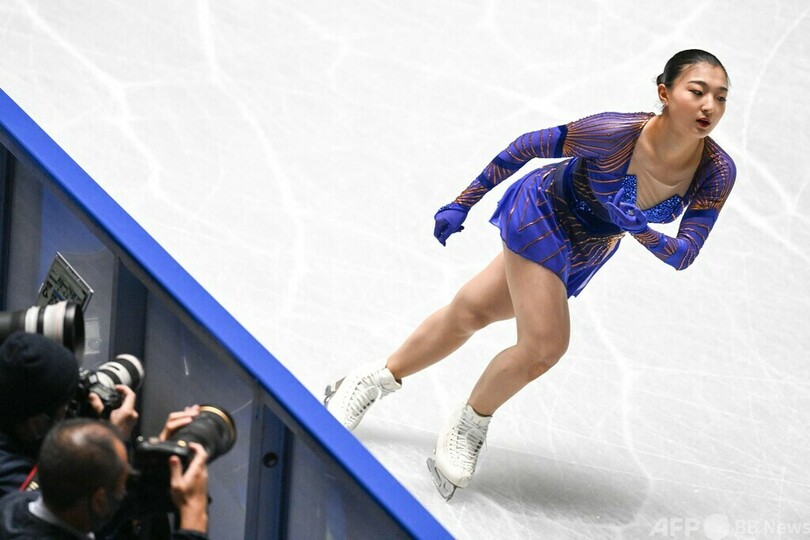 坂本花織が優勝、17歳の河辺愛菜は2位 NHK杯