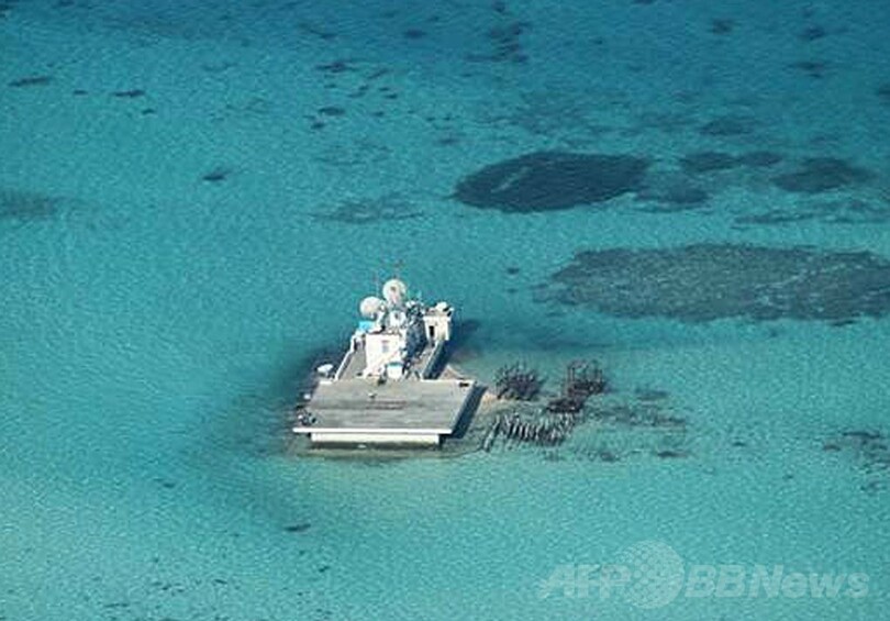 中国、南沙諸島で埋め立て フィリピンが写真公開