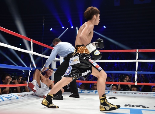 井上尚弥が日本人最速の3階級制覇！ 王者に1回TKO勝ち 写真12枚 国際