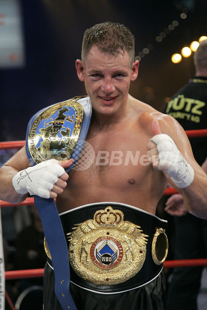 <ボクシング>ウルリッヒ カンフーをTKOで降しタイトル獲得に成功 ドイツ 写真9枚 国際ニュース:AFPBB News