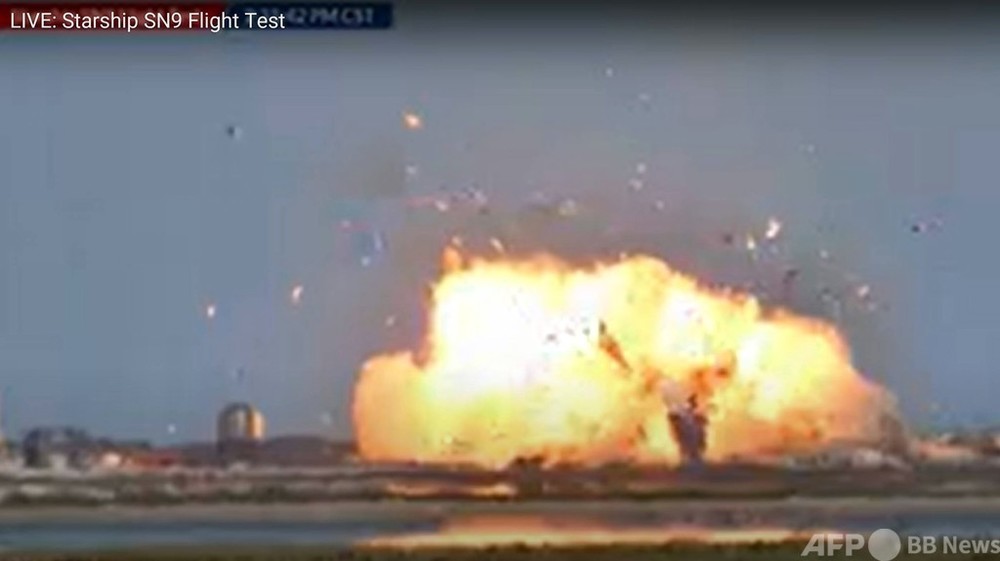 スペースXの宇宙船、試験飛行で再び爆発・炎上 「着地に要改善」