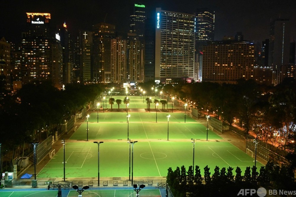 天安門32年、香港で初めて集会開かれず 市民はライトで追悼