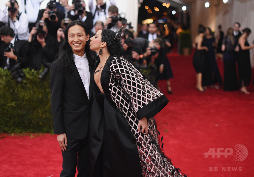 「バレンシアガ」、アレキサンダー・ワンの退任を正式発表