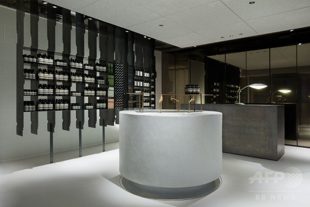 「イソップ」、青山通りに面した新店舗をオープン