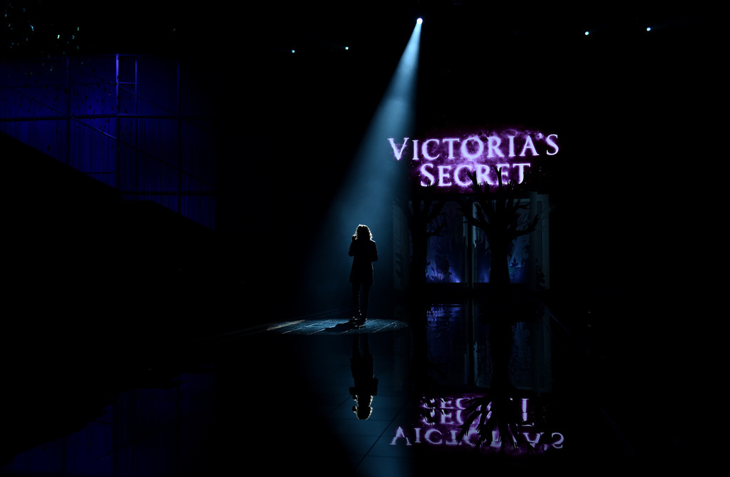 「ヴィクトリアズ・シークレット」、英ロンドンで初のショー開催