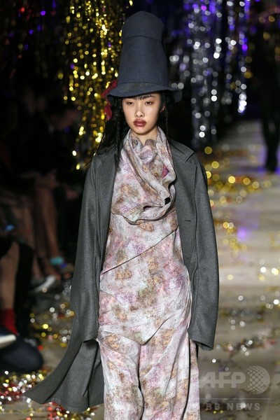 「ユニセックス」にまとう服、「ヴィヴィアン・ウエストウッド ゴールドレーベル」15/16秋冬