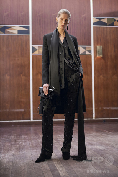 「ジバンシィ」17年フォールコレクション