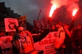 フランス・パリで、年金改革案に反対する抗議デモに参加した人々（2019年12月10日撮影）。(c)CHRISTOPHE ARCHAMBAULT / AFP