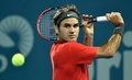 テニス、ブリスベーン国際（Brisbane International 2015）男子シングルス決勝。リターンを狙うロジャー・フェデラー（Roger Federer、2015年1月11日撮影）。(c)AFP/Saeed KHAN