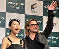 11日から全国公開となる映画『マネー・ボール（Moneyball）』の主演俳優ブラッド・ピット（Brad Pitt）が10日、来日会見を行った。会場には、ゲストとして女優吹石一恵（Kazue Fukiishi）も登場した。写真は、笑顔を見せるピットと吹石（2011年11月10日撮影）。(c)AFP/Yoshikazu TSUNO 

&lt;a href=&quot;http://www.afpbb.com/article/entertainment/news-entertainment/2839947/8059373&quot;&gt;&lt;b&gt;【関連記事】ブラピ、震災日本の「不屈の魂」を称賛 「勇気付けられる」&lt;/b&gt;&lt;/a&gt;