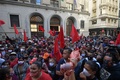 ブラジル・サンパウロの証券取引所前で抗議するホームレス労働者運動（MTST）のメンバー（2021年9月23日撮影）。(c)NELSON ALMEIDA / AFP