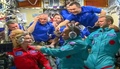 国際宇宙ステーション（ISS）に到着した（前列左から）ロシア女優のユリア・ペレシルドさん、アントン・シュカプレロフ宇宙飛行士、クリム・シペンコ監督。米航空宇宙局（NASA）が公開した映像より（2021年10月5日撮影・公開）。(c)AFP PHOTO / NASA 