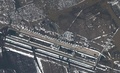 洪水に見舞われたロシア南部オレンブルク州にある空軍基地の衛星画像。米宇宙技術会社マクサー・テクノロジーズ提供（2024年4月3日撮影、10日提供）。(c)AFP PHOTO / Satellite image ©2024 Maxar Technologies