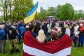 ラトビア・リガで行われた旧ソ連の戦勝記念碑の撤去を求める抗議デモ（2022年5月20日撮影）。(c)Gints Ivuskans / AFP