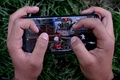 バトルロイヤルゲーム「PUBG: Battlegrounds」のプレー画面。アフガニスタンの首都カブールの公園で（2022年4月21日撮影）。(c)Wakil Kohsar / various sources / AFP