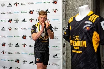 NZ代表マッケンジー、サントリー入団会見 SOでのプレーを希望