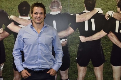 ラグビーNZ代表主将のマッコウが現役引退、民間ヘリのパイロットへ