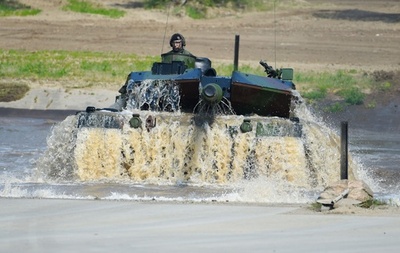 ドイツでNATO即応部隊の訓練、メルケル氏視察