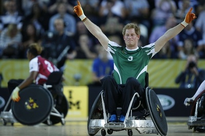 傷病兵らのスポーツイベントにヘンリー王子が参加、英国