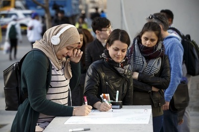 カナダ車暴走、運転手を殺人罪で訴追 「殺せ」と警官に叫ぶ