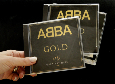 「ABBA」ベスト盤、英チャートで再び1位