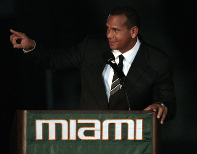 A・ロッド 「アレックス・ロドリゲス・スタジアム」の記念式典に出席