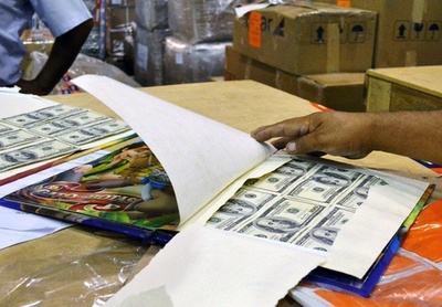 子どもの絵本から米ドルの偽札7万枚、ペルー空港