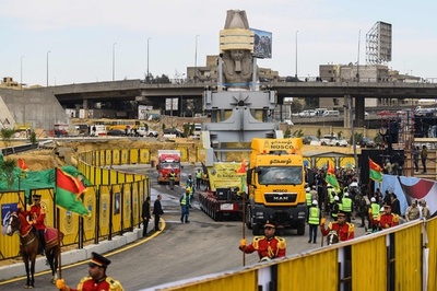 ファラオの巨大像、新博物館へ移動 エジプト