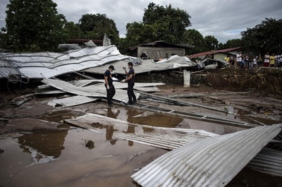 水200万リットル入りの貯水槽が破裂、3人死亡 フィリピン