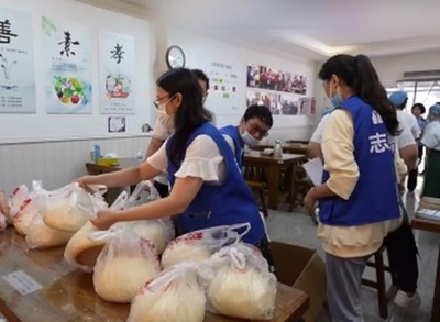 高齢者の詐欺被害防止教室を実施、1.5キロのまんじゅうが賞品 中国・青島市