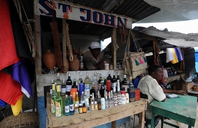 ハイチ地震生き延びたブードゥー教アート、半生捧げるスイス人女性