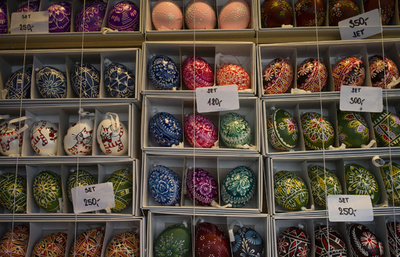 プラハ旧市街でイースター市、復活祭のウサギも登場