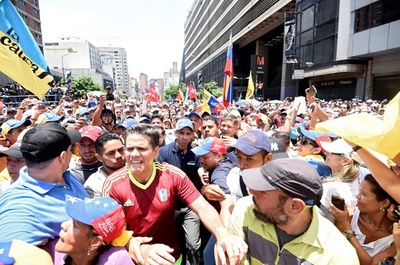 ベネズエラで新たな政権批判デモ、野党指導者の公職禁止に反発