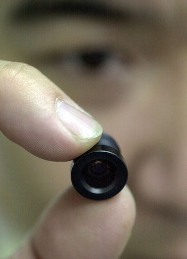 寝室に隠しカメラで免職処分、バングラデシュの判事