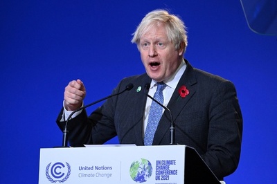  言行不一致？ 英首相、飛行機でCOP26開催地からロンドンへ