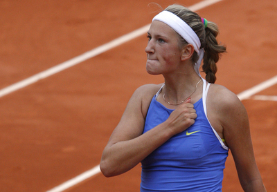 アザレンカ イワノビッチを破り準々決勝へ、全仏オープン