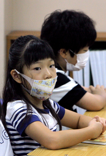 校門で全生徒を検温、新学期で韓国もインフル対策を強化