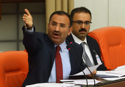 トルコ、クーデター未遂で3万2000人逮捕・勾留 法相