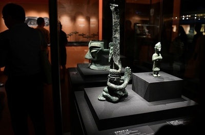 青銅製文化財約300点 中国・成都に登場 