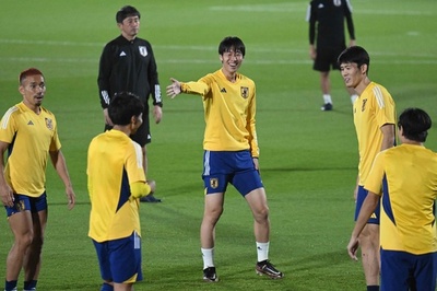 日本代表がスペイン戦へ調整、小野伸二の姿も カタールW杯