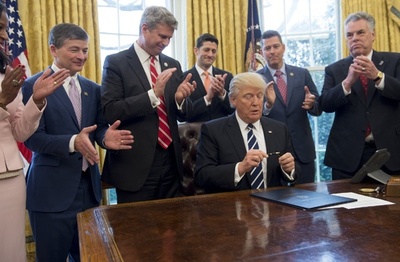 トランプ氏の選対メンバー、ロシア情報当局者と繰り返し接触 米紙