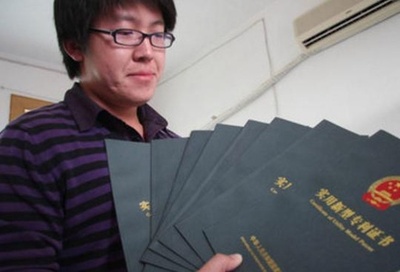 中国の大学院生、1年間で九つの発明特許　アイデアは常にメモ帳に