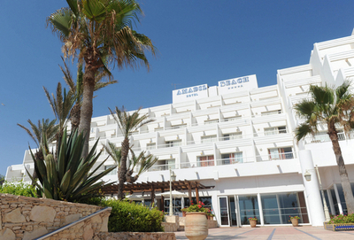 IWC議長役の滞在費を日系企業が負担、英紙