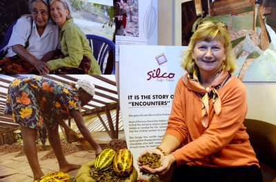 商品取引からフェアトレードへ、カカオ豆農家を支援する仏女性