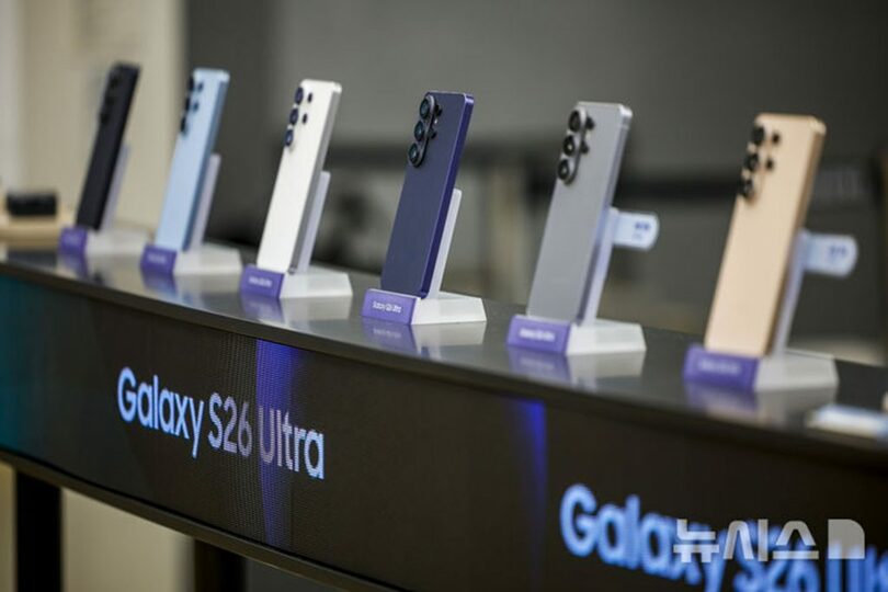 ソウル江南区のサムスン江南に展示されたギャラクシーS26シリーズ(c)NEWSIS