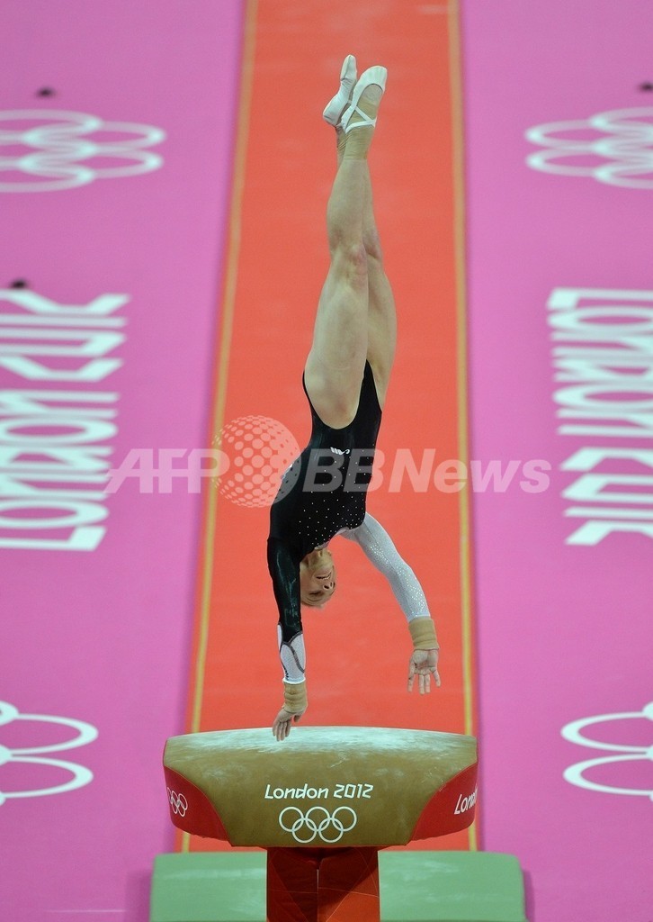 イズバシャが女子種目別跳馬で金メダルを獲得