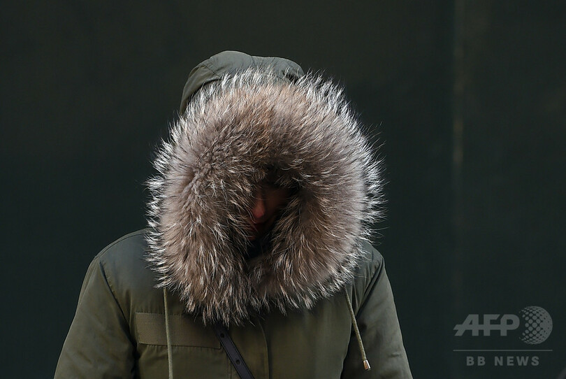 寒さにもめげず…早朝のマンハッタンを行く人たち